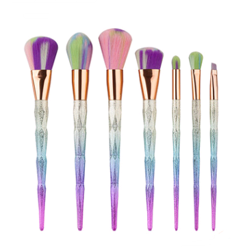 7 makeup brushes