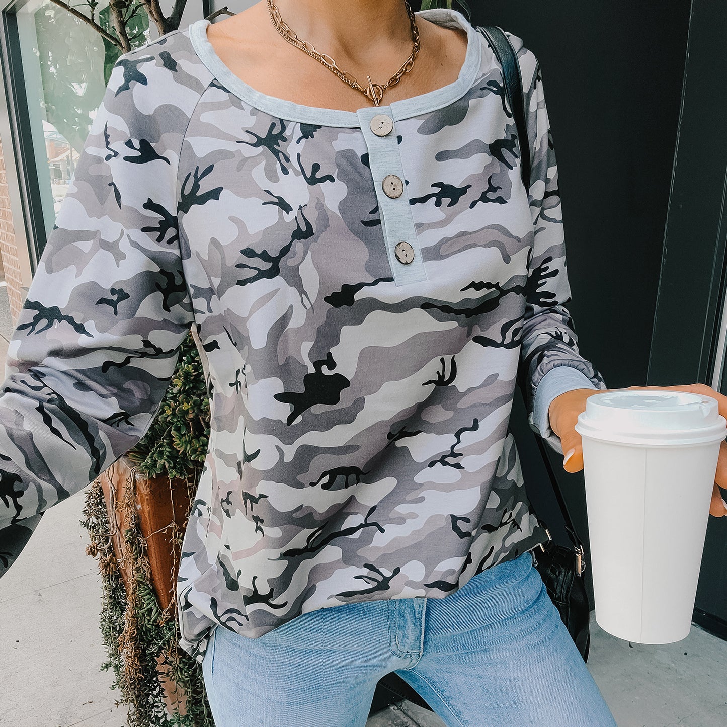 camouflage long-sleeved T-shirt